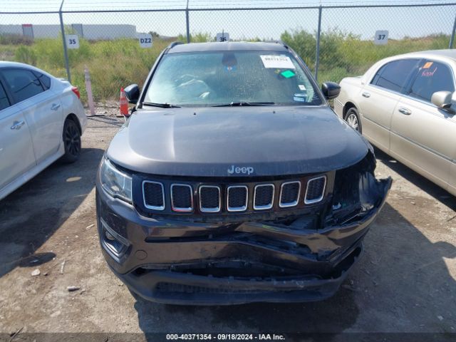 3C4NJCBB3JT182204 Jeep Compass Latitude Fwd