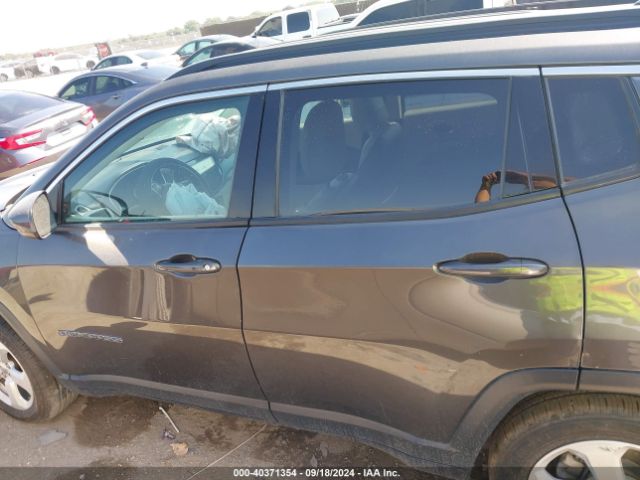 3C4NJCBB3JT182204 Jeep Compass Latitude Fwd