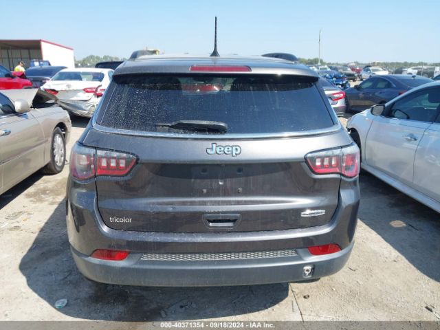 3C4NJCBB3JT182204 Jeep Compass Latitude Fwd