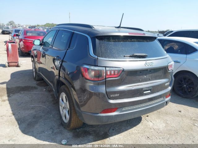 3C4NJCBB3JT182204 Jeep Compass Latitude Fwd