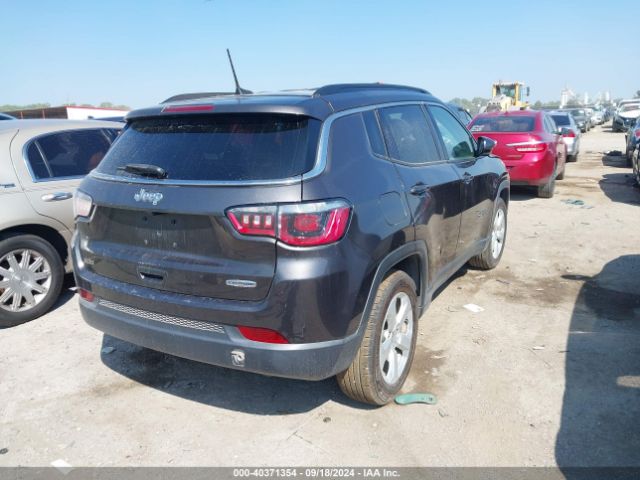 3C4NJCBB3JT182204 Jeep Compass Latitude Fwd