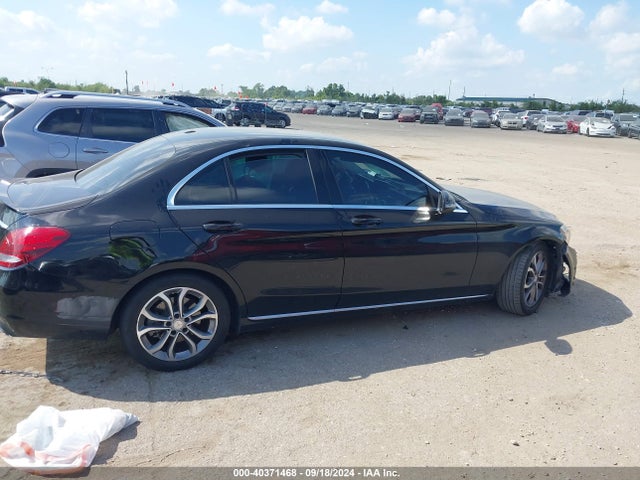 55SWF4JB6GU123389 Mercedes-Benz C 300 Luxury/sport