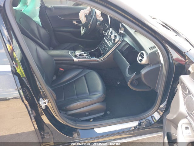 55SWF4JB6GU123389 Mercedes-Benz C 300 Luxury/sport