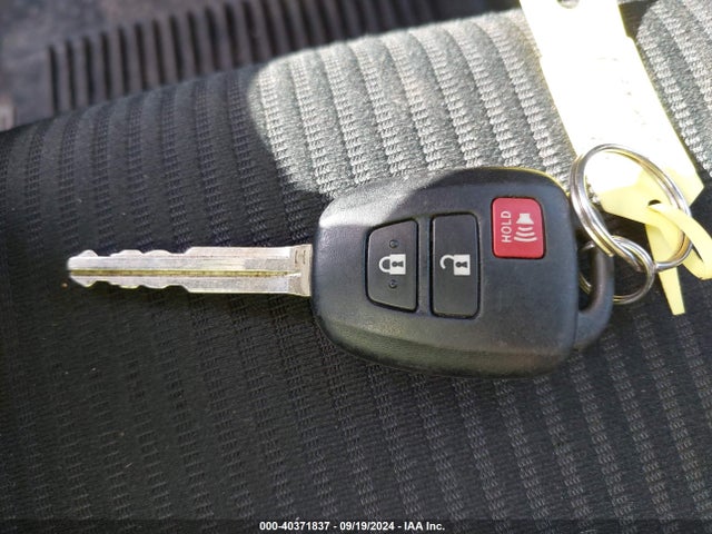 Toyota RAV4 LE 2018 2T3BFREV8JW738254 Image 11