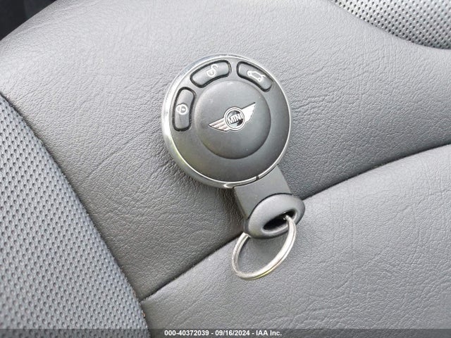 2007 MINI COOPER S WMWMF73537TL92817 Photo 10