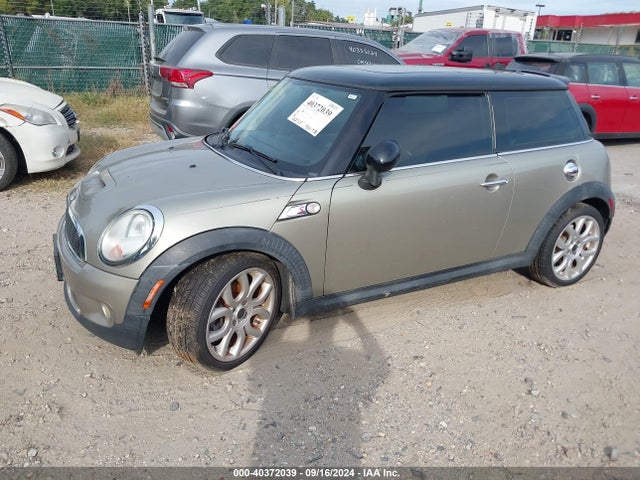 2007 MINI COOPER S WMWMF73537TL92817 Photo 1