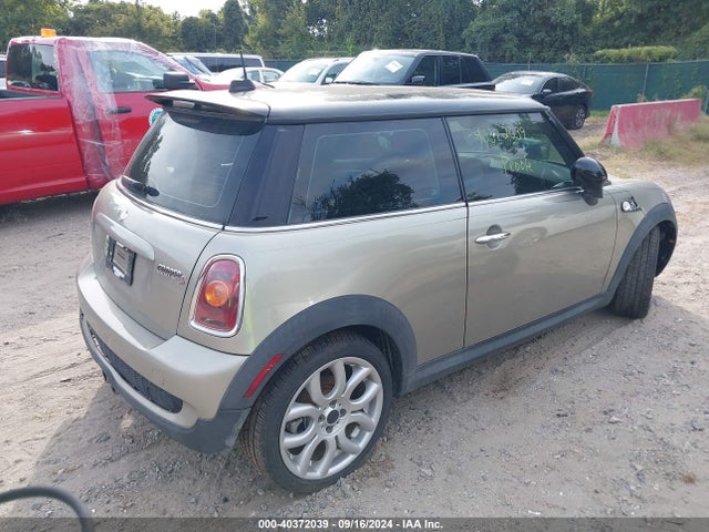 2007 MINI COOPER S WMWMF73537TL92817 Photo 3