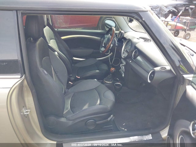 2007 MINI COOPER S WMWMF73537TL92817 Photo 4