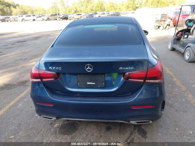 W1K3G4FB1NJ374780 Mercedes-Benz A 220 4matic