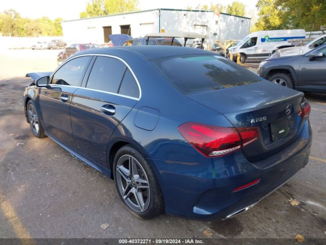 W1K3G4FB1NJ374780 Mercedes-Benz A 220 4matic