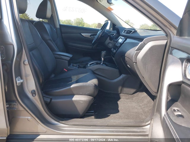 JN8AT2MV7GW135033 Nissan Rogue Sl