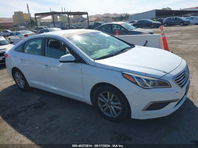 Hyundai SONATA SE 2017 5NPE24AF2HH560367 Image 1