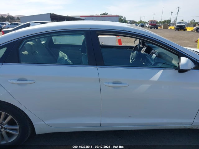 Hyundai SONATA SE 2017 5NPE24AF2HH560367 Image 12
