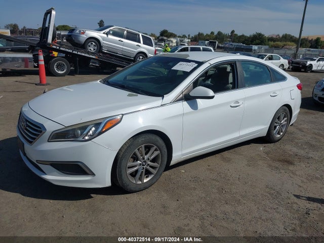 Hyundai SONATA SE 2017 5NPE24AF2HH560367 Image 2