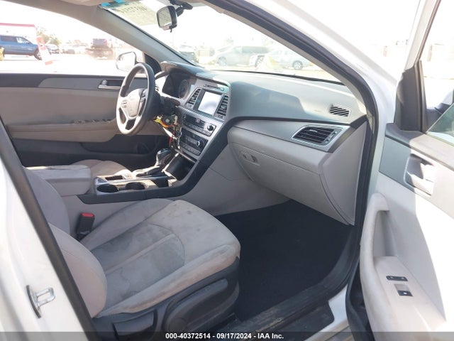 Hyundai SONATA SE 2017 5NPE24AF2HH560367 Image 5