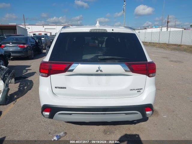 JA4AD3A30KZ036802 Mitsubishi Outlander Sel