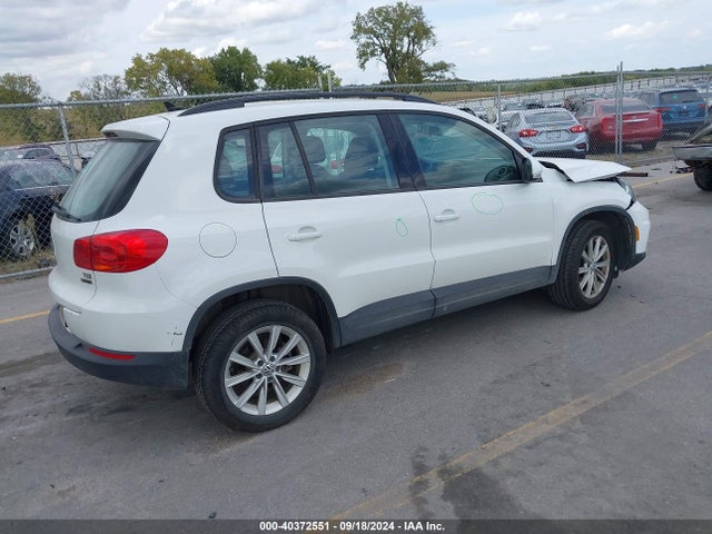 WVGBV7AX8HK053331 Volkswagen Tiguan 2.0t/s