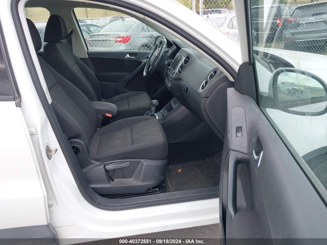 WVGBV7AX8HK053331 Volkswagen Tiguan 2.0t/s