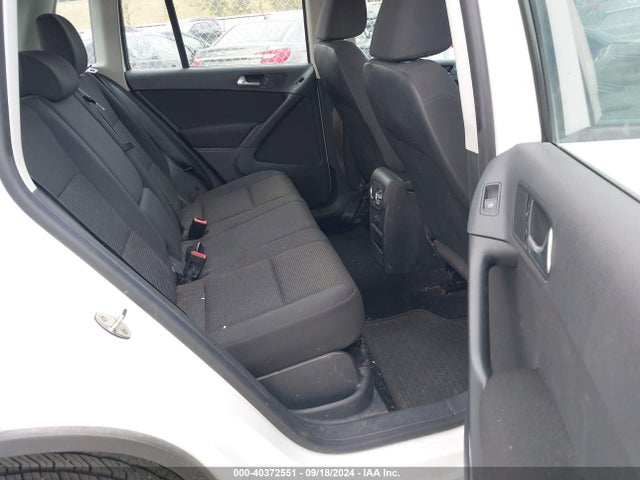 WVGBV7AX8HK053331 Volkswagen Tiguan 2.0t/s