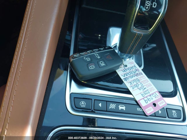 2019 JAGUAR F-PACE SADCZ2EE1KA607304 Photo 10