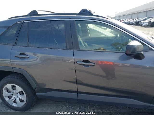 Toyota RAV4 LE 2019 JTMH1RFV6KJ007653 Image 14