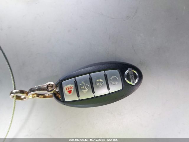5N1AT2MVXHC812425 Nissan ROGUE SV
