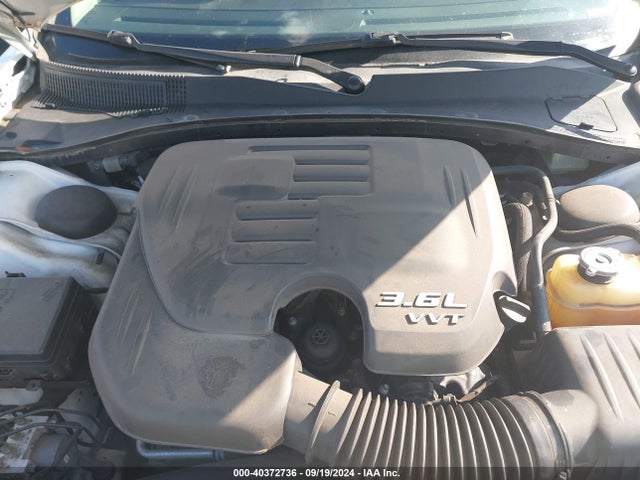 Chrysler 300 Anniversary Edition 2016 2C3CCAAG0GH142087 Image 10