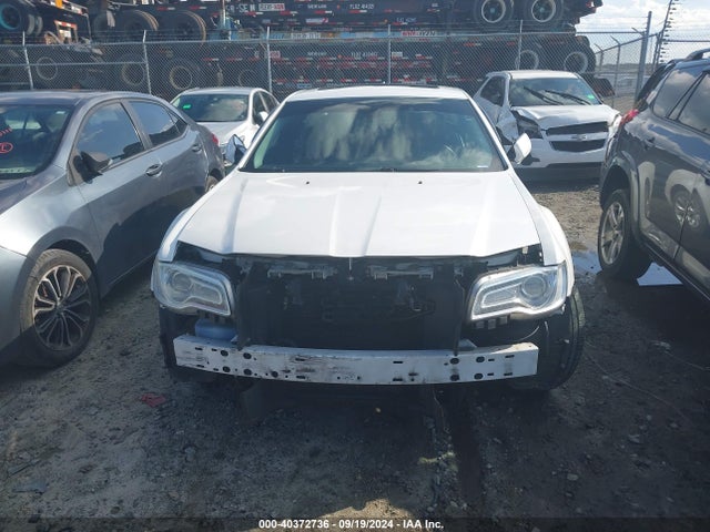 Chrysler 300 Anniversary Edition 2016 2C3CCAAG0GH142087 Image 12