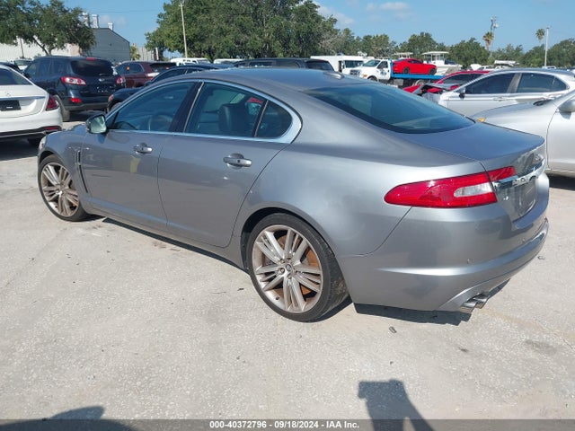 2010 JAGUAR XF SAJWA0HE3AMR74266 Photo 2