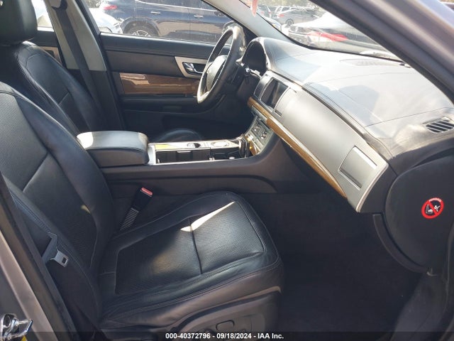 2010 JAGUAR XF SAJWA0HE3AMR74266 Photo 4
