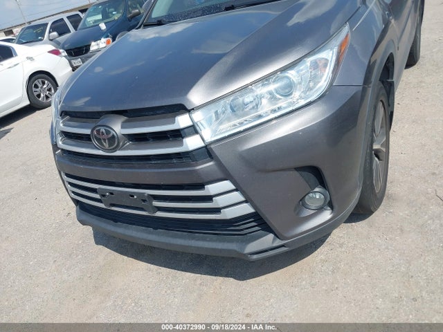 Toyota Highlander Le Plus 2018 5TDZZRFH1JS247220 Image 12