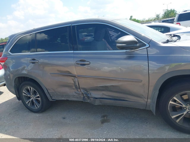 Toyota Highlander Le Plus 2018 5TDZZRFH1JS247220 Image 13