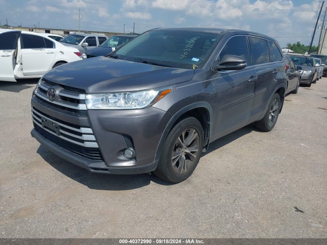 Toyota Highlander Le Plus 2018 5TDZZRFH1JS247220 Image 2