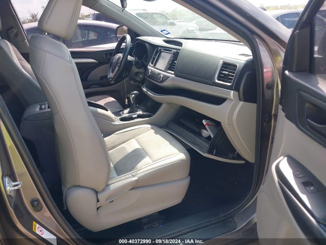 Toyota Highlander Le Plus 2018 5TDZZRFH1JS247220 Image 5