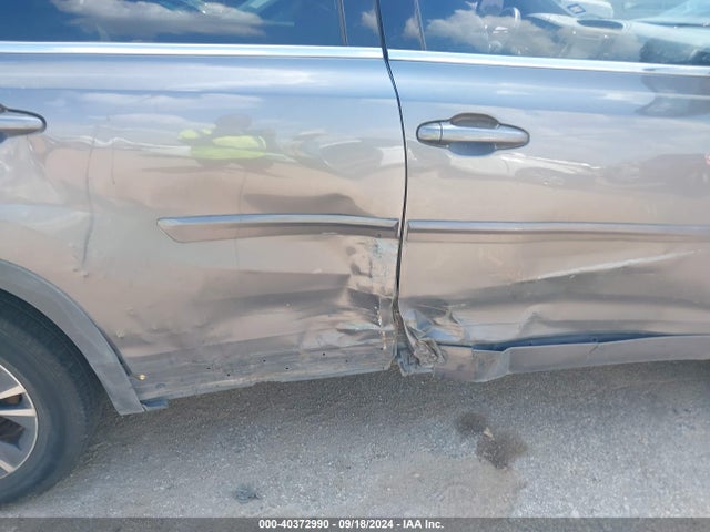 Toyota Highlander Le Plus 2018 5TDZZRFH1JS247220 Image 6