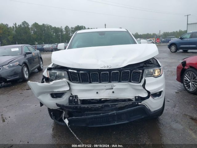 1C4RJEAG9HC893129 Jeep Grand Cherokee Laredo 4x2