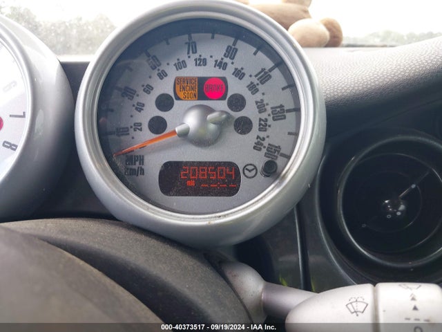 2006 MINI COOPER S WMWRH33576TF88009 Photo 6