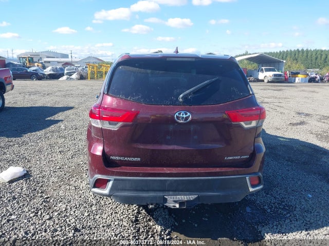 Toyota Highlander Limited Platinum 2018 5TDDZRFH1JS832809 Image 16