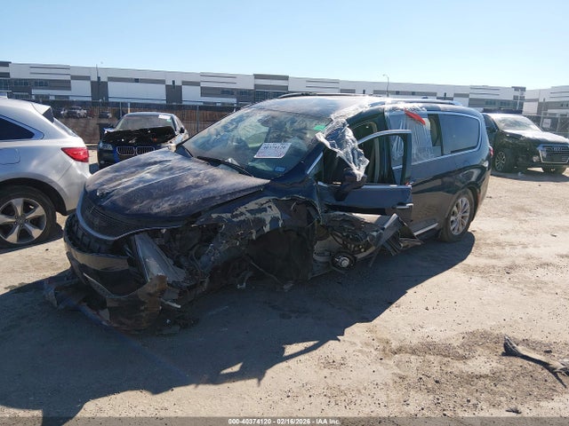 40374120 :رقم المزاد ، 2C4RC1BG7KR560105 vin ، 2019 Chrysler Pacifica Touring L مزاد بيع