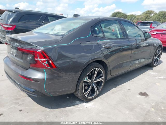 7JRL12FL6RG296428 Volvo S60 B5 Plus Dark Theme
