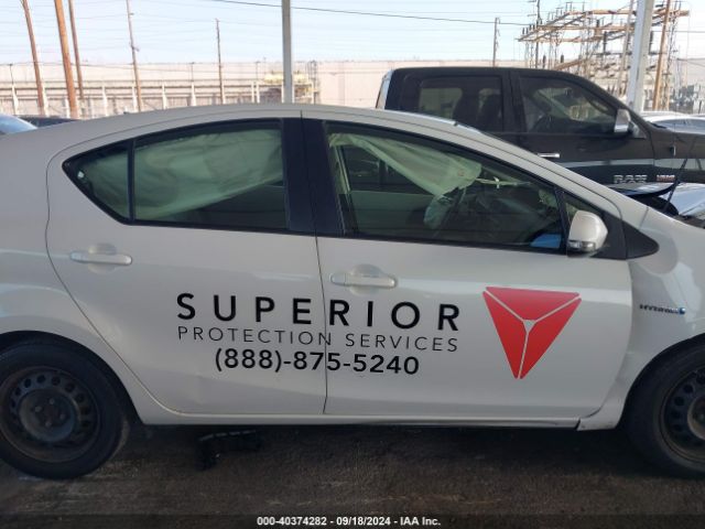 JTDKDTB39E1069874 Toyota Prius C One