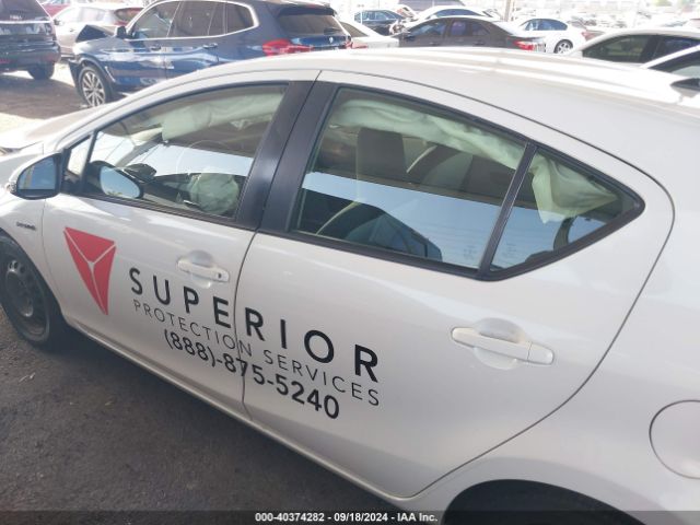 JTDKDTB39E1069874 Toyota Prius C One