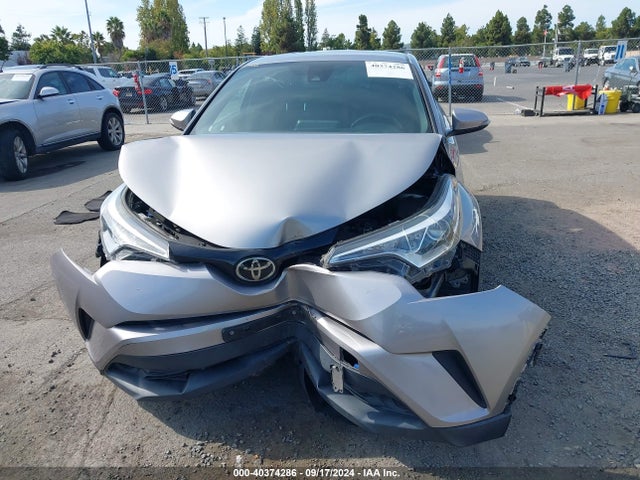 Toyota C-HR XLE 2018 NMTKHMBX2JR029208 Image 12