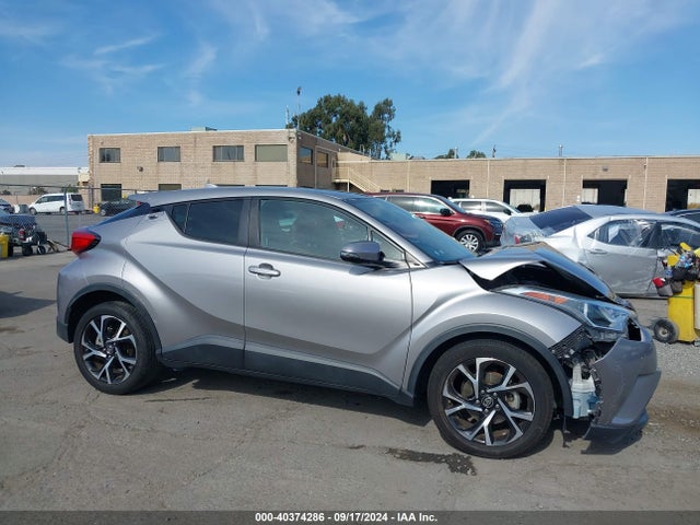 Toyota C-HR XLE 2018 NMTKHMBX2JR029208 Image 13