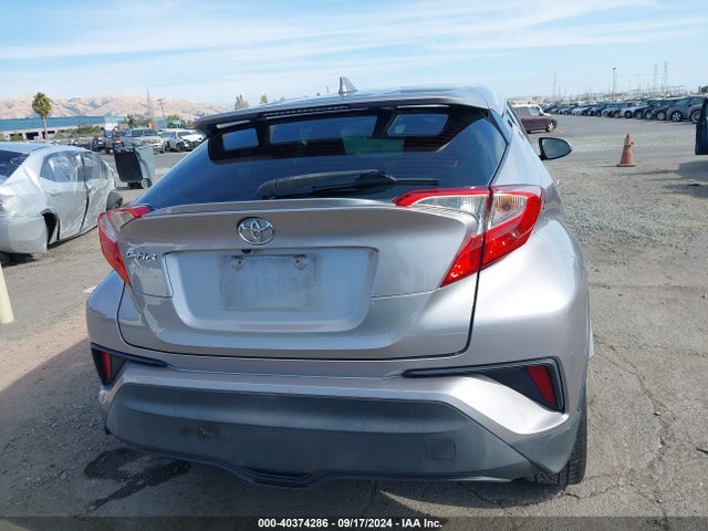 Toyota C-HR XLE 2018 NMTKHMBX2JR029208 Image 16