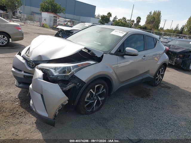Toyota C-HR XLE 2018 NMTKHMBX2JR029208 Image 2