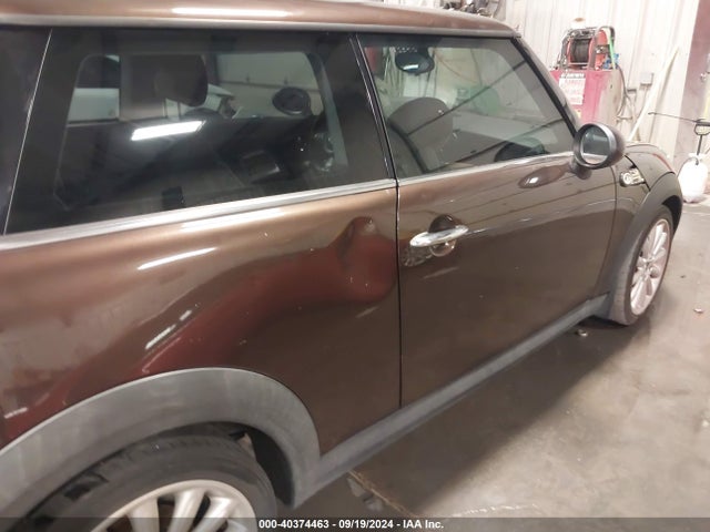2010 MINI COOPER S WMWMF7C51ATX45076 Photo 5