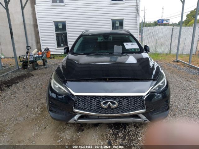 SJKCH5CR2JA059797 Infiniti Qx30 Premium