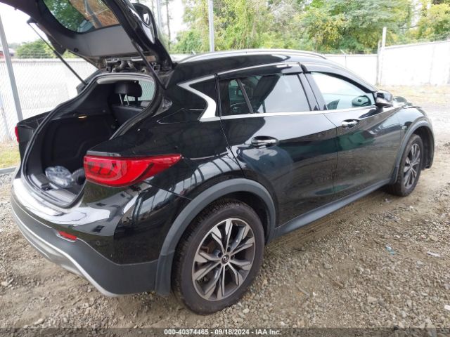 SJKCH5CR2JA059797 Infiniti Qx30 Premium