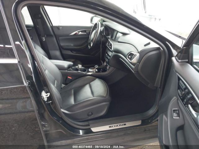 SJKCH5CR2JA059797 Infiniti Qx30 Premium